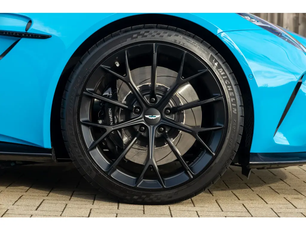 2025 Vantage Coupe thumbnail vehicle image 3