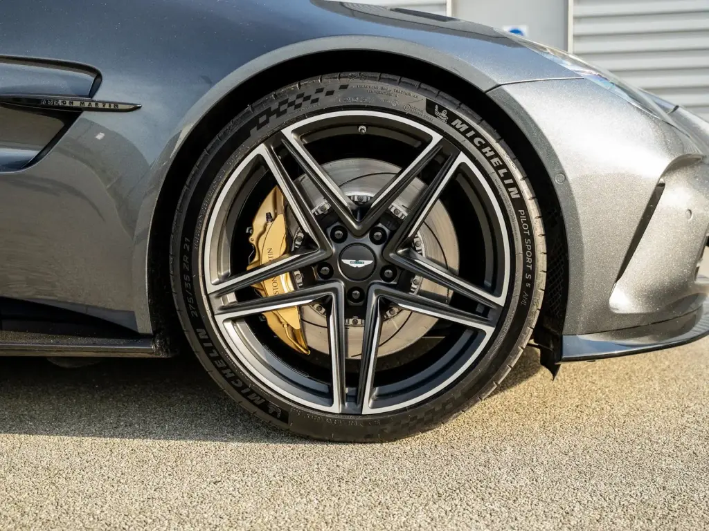 2025 Vantage Coupe thumbnail vehicle image 3