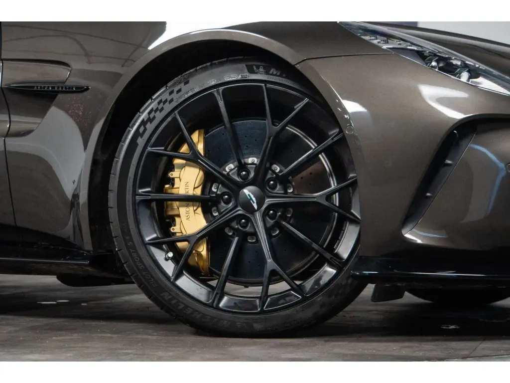 2025 Vantage Coupe thumbnail vehicle image 3