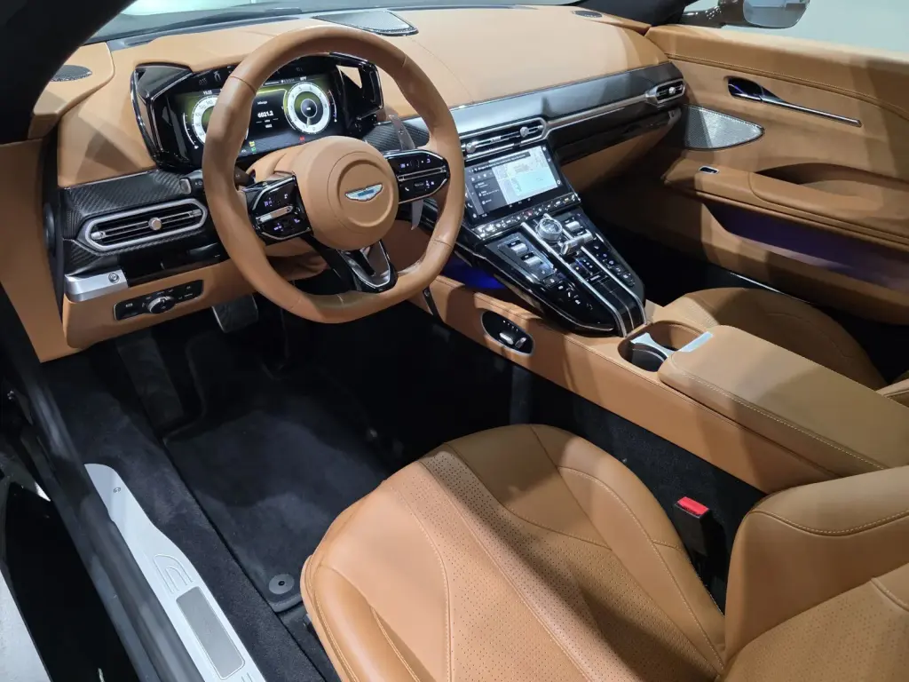 2025 Vantage Coupe thumbnail vehicle image 2