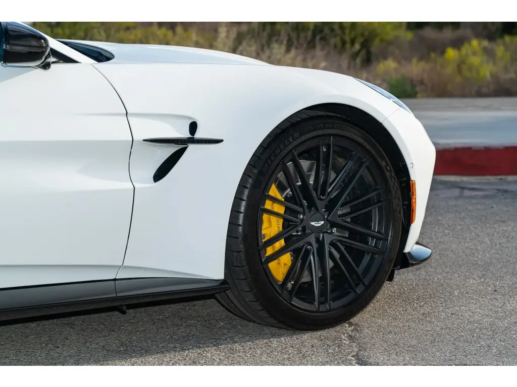 2025 Vantage Coupe thumbnail vehicle image 3