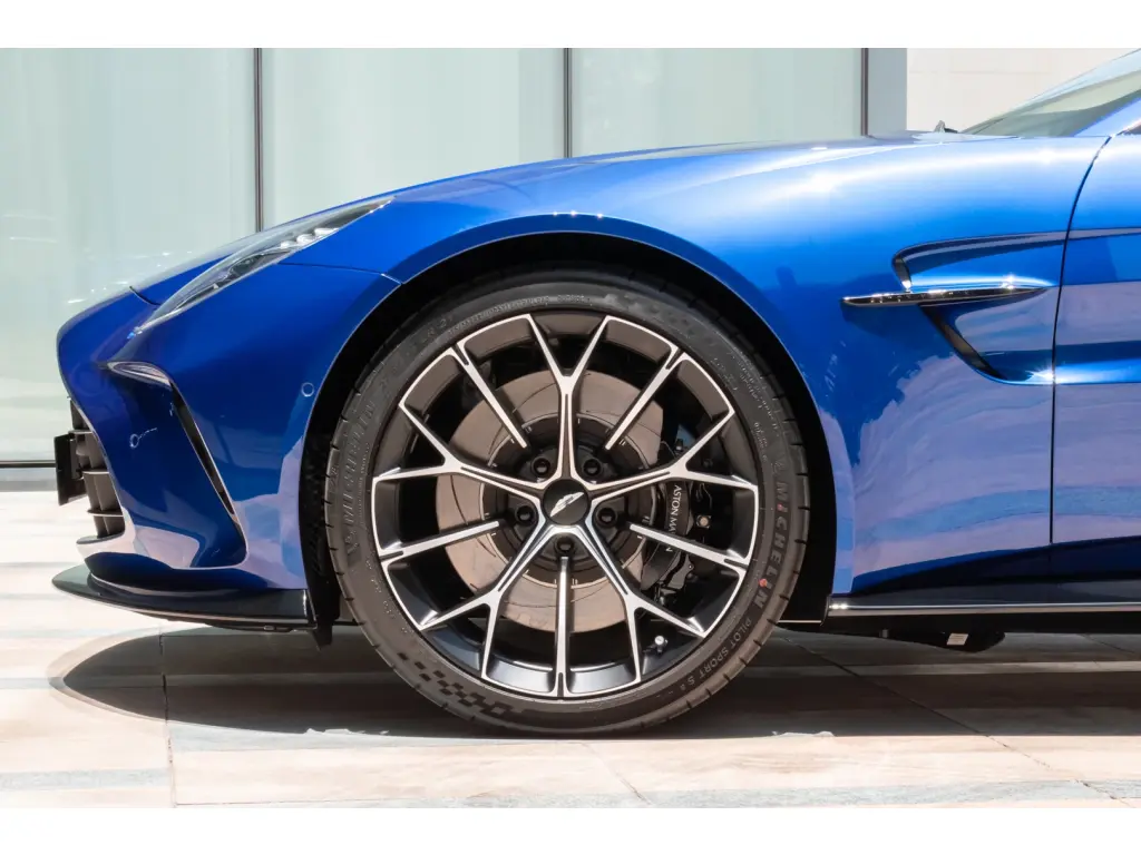 2025 Vantage Coupe thumbnail vehicle image 3