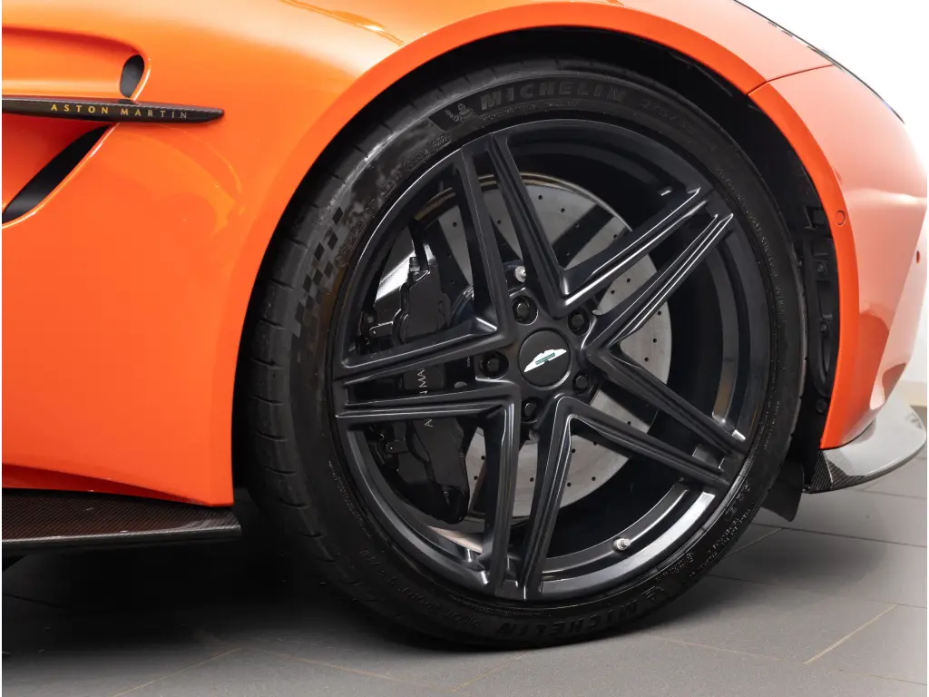 2025 Vantage Coupe thumbnail vehicle image 3