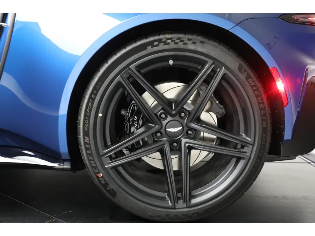2025 Vantage Coupe thumbnail vehicle image 3