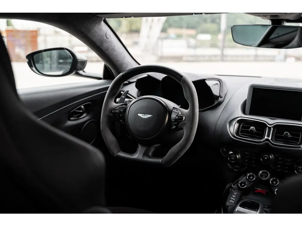 2021 Vantage F1 Edition Coupe thumbnail vehicle image 2