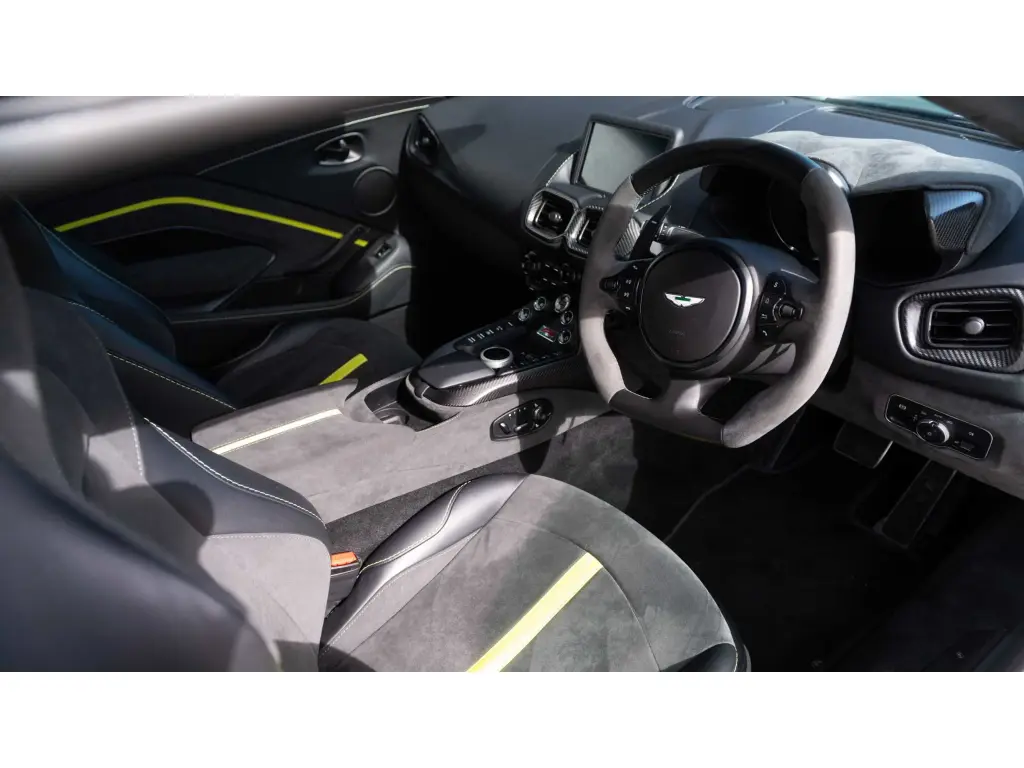 2022 Vantage F1 Edition Coupe thumbnail vehicle image 2