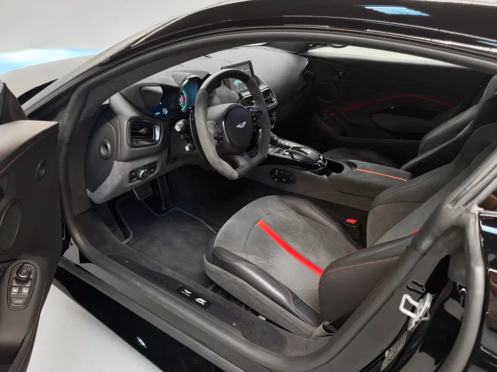 2023 Vantage F1 Edition Coupe thumbnail vehicle image 2