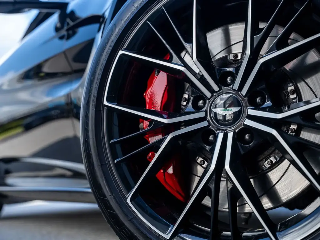 2021 Vantage Roadster thumbnail vehicle image 3