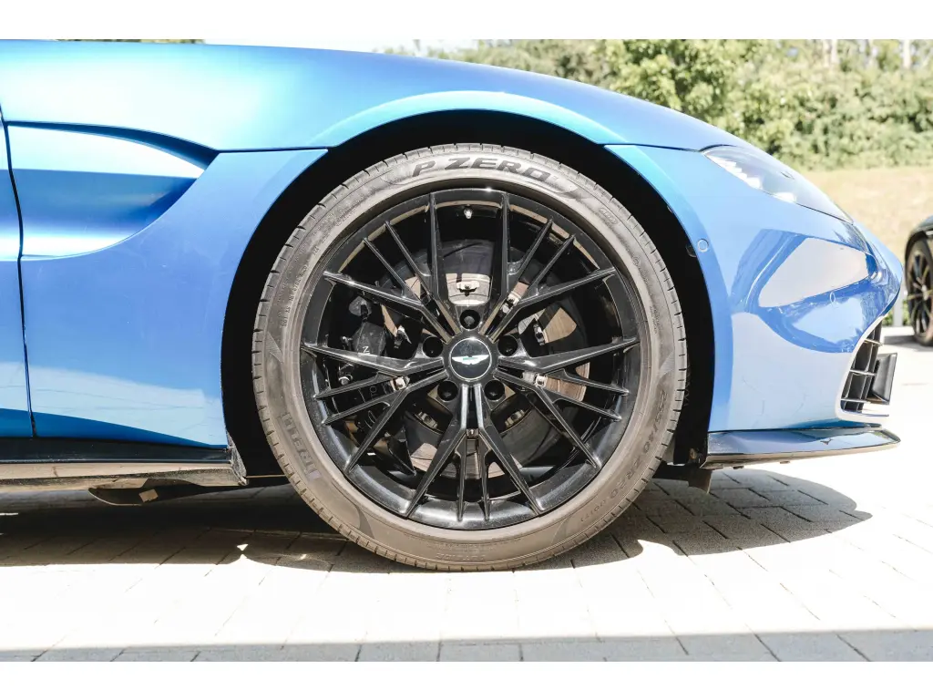 2021 Vantage Roadster thumbnail vehicle image 3