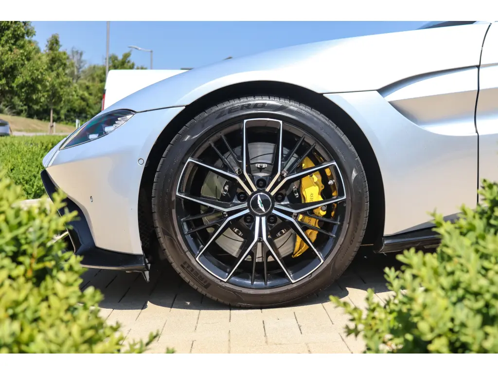 2021 Vantage Roadster thumbnail vehicle image 3