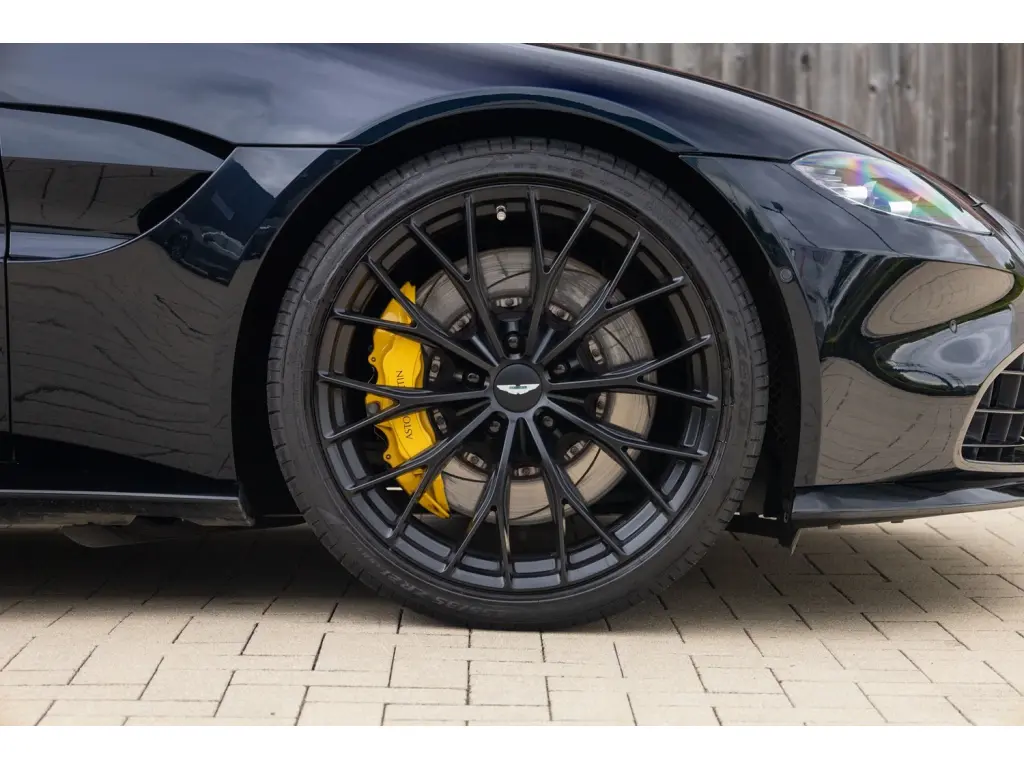 2022 Vantage Roadster thumbnail vehicle image 3