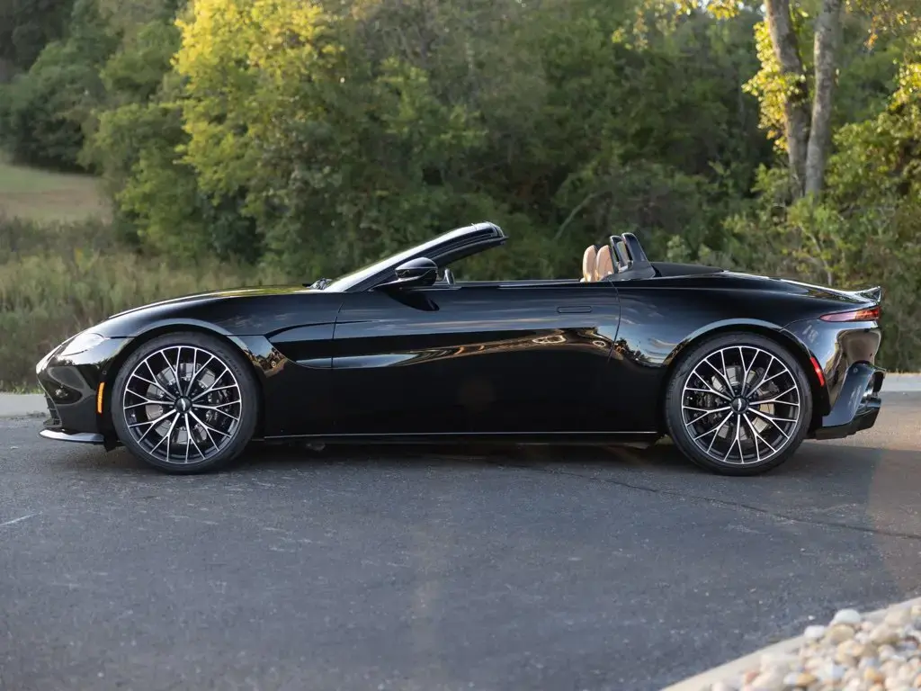 2022 Vantage Roadster thumbnail vehicle image 3