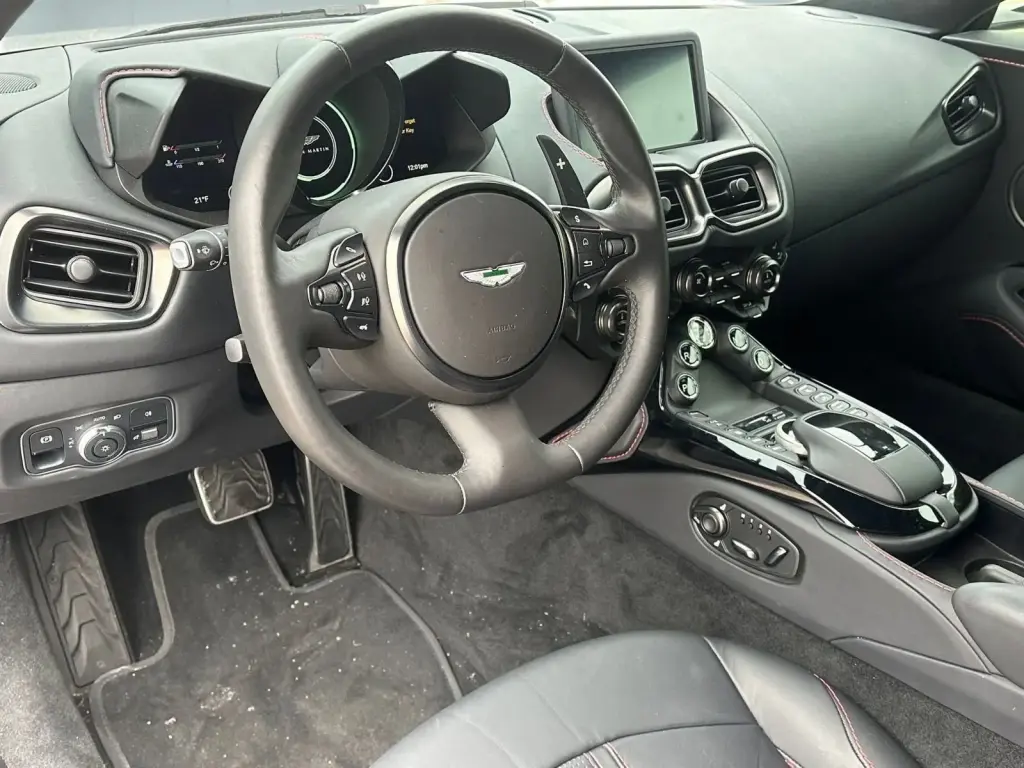 2022 Vantage Roadster thumbnail vehicle image 2