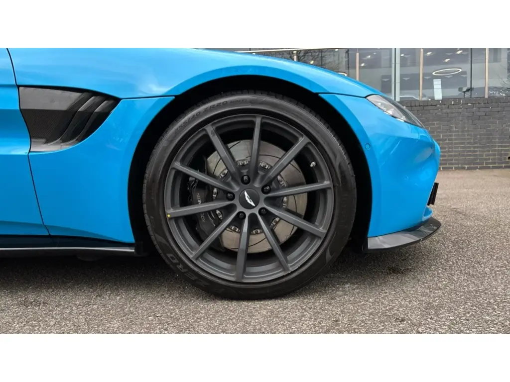 2023 Vantage Roadster thumbnail vehicle image 3