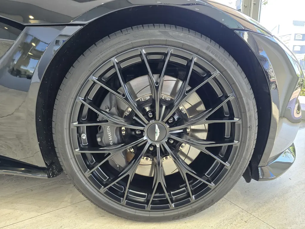 2023 Vantage Roadster thumbnail vehicle image 3