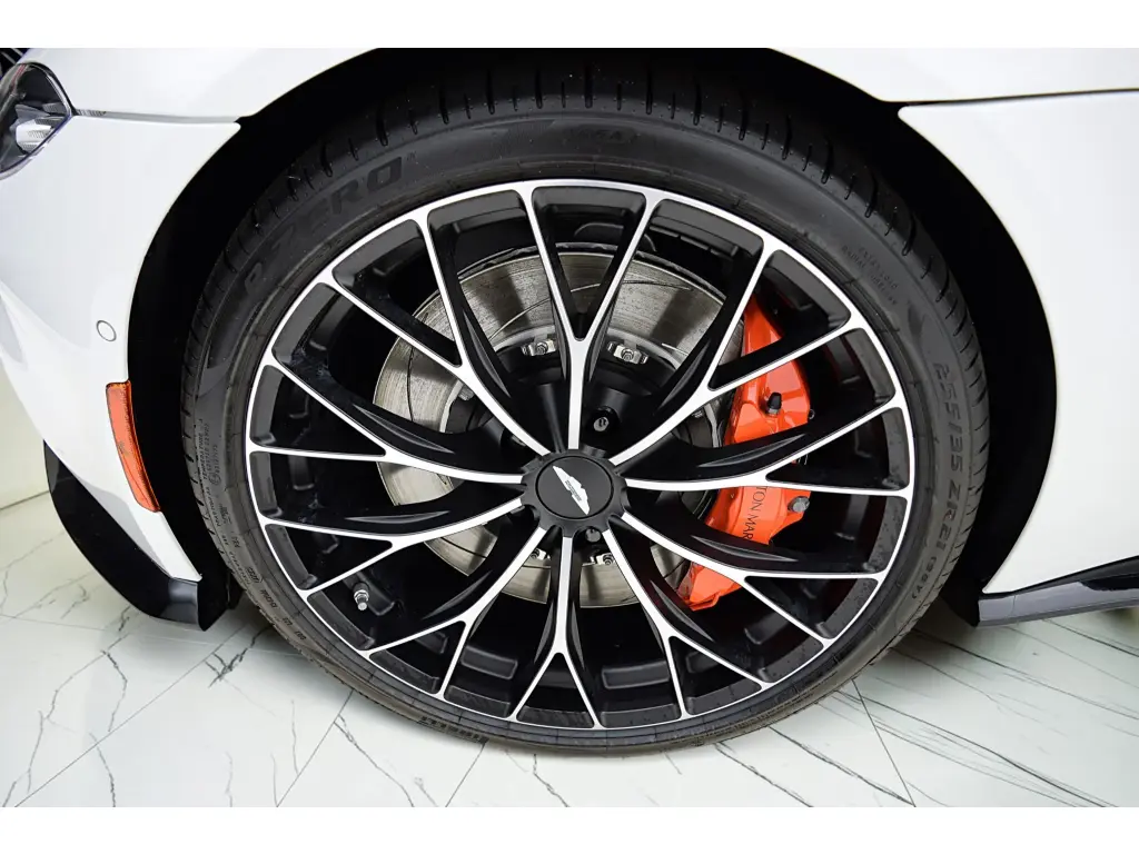 2023 Vantage Roadster thumbnail vehicle image 3