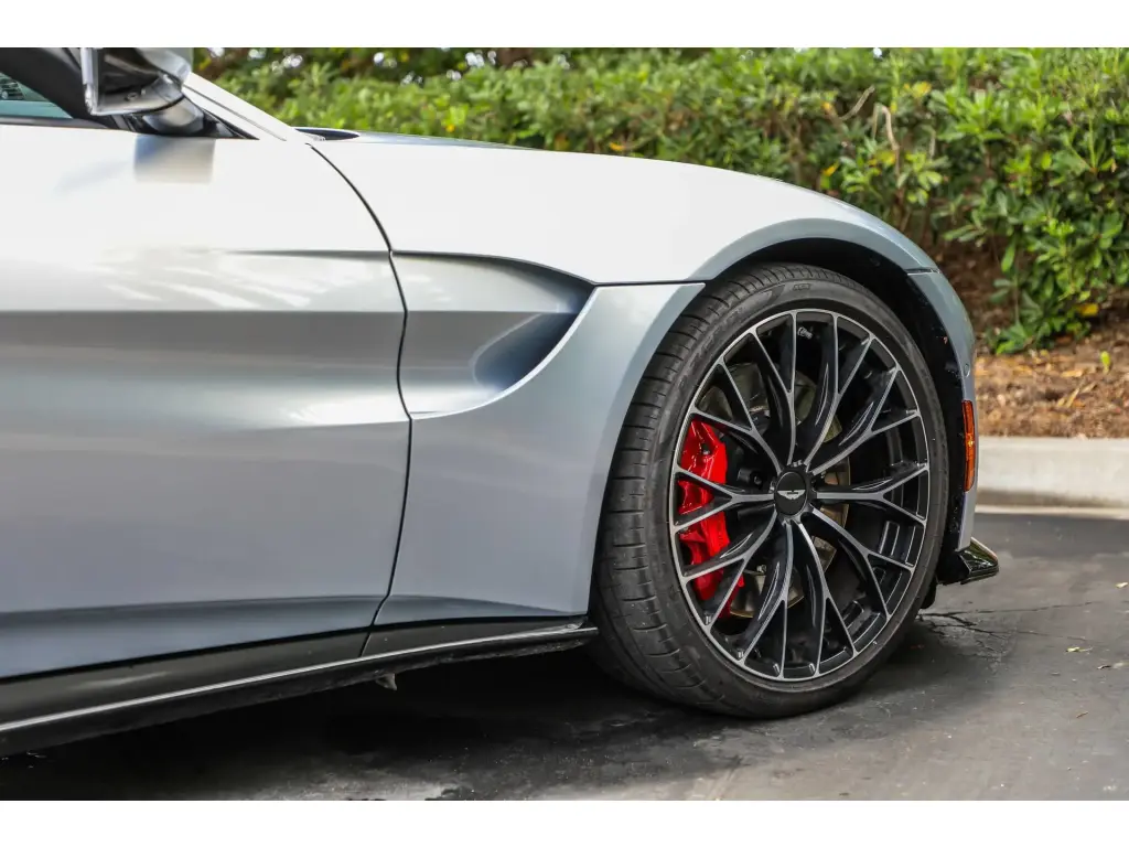2023 Vantage Roadster thumbnail vehicle image 3
