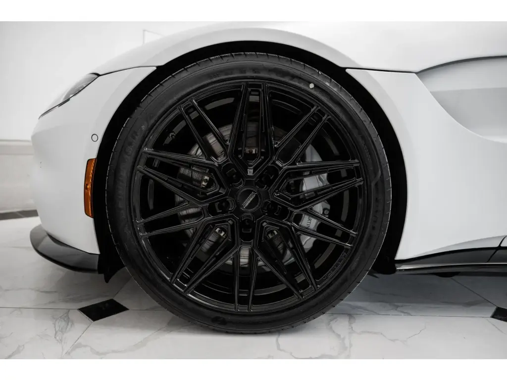 2023 Vantage Roadster thumbnail vehicle image 3