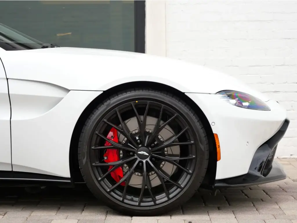 2023 Vantage Roadster thumbnail vehicle image 3