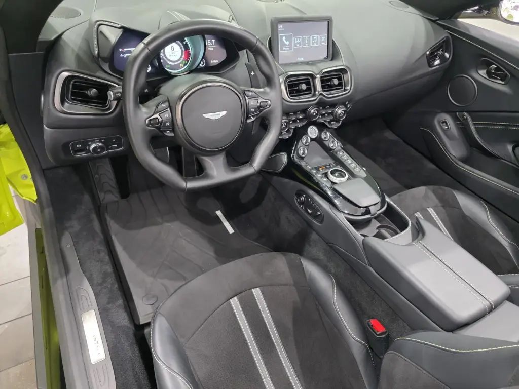 2023 Vantage Roadster thumbnail vehicle image 2