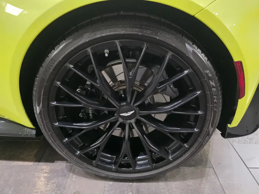 2023 Vantage Roadster thumbnail vehicle image 3