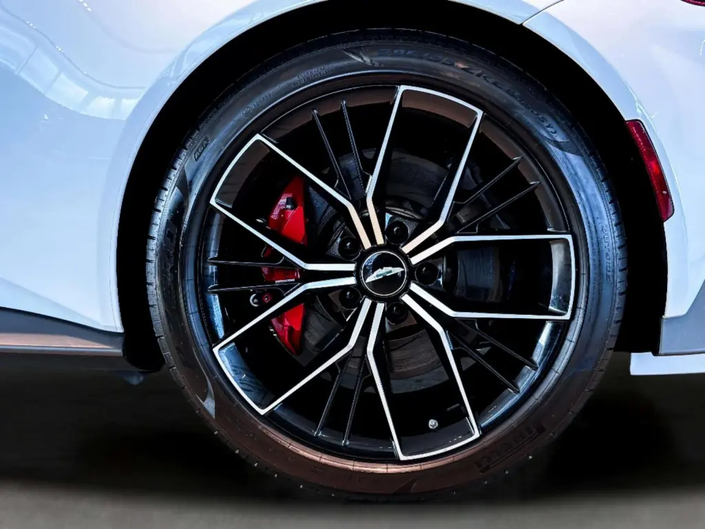 2023 Vantage Roadster thumbnail vehicle image 3