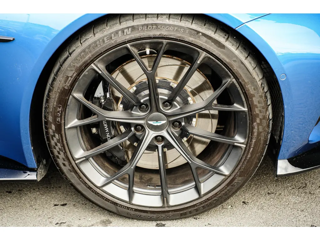 2026 Vantage Roadster thumbnail vehicle image 3