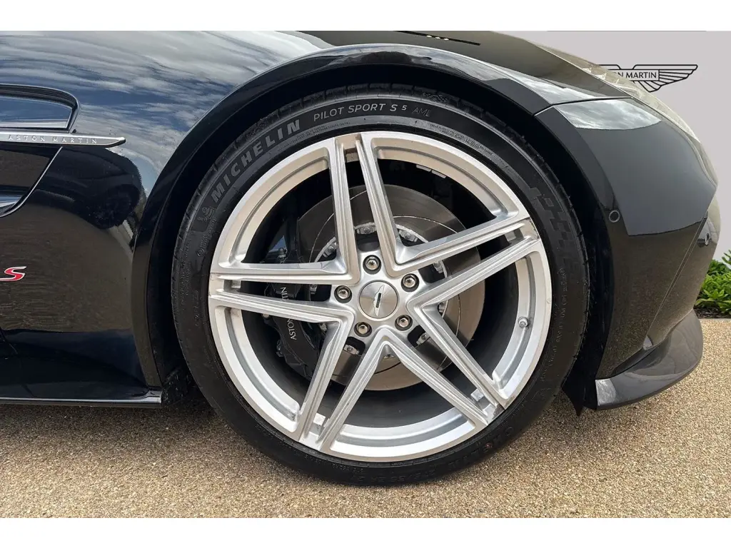 undefined thumbnail vehicle image 3