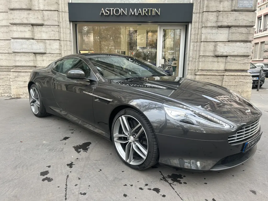 2012 Virage Coupe main vehicle image