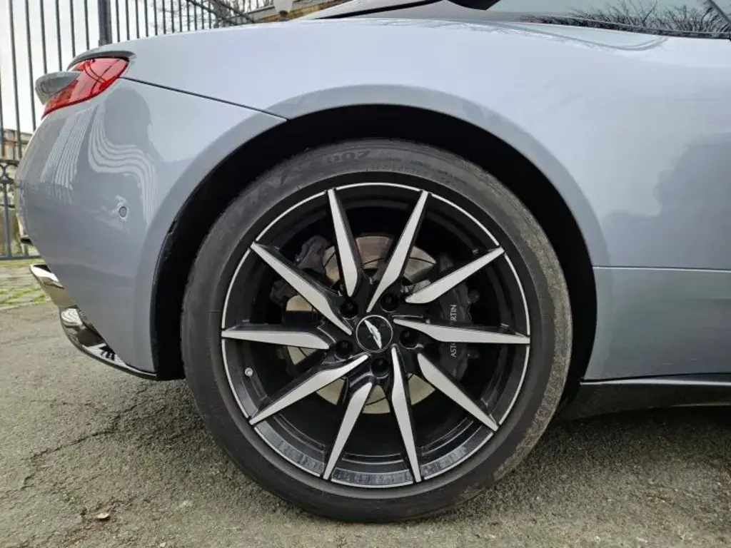 2019 DB11 V8 Coupe thumbnail vehicle image 3