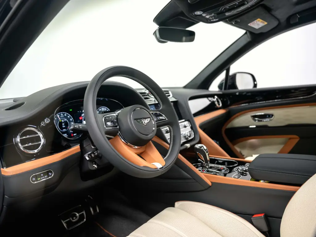 Image for 2027 Bentayga Artenara Edition V6 Hybrid at position 2