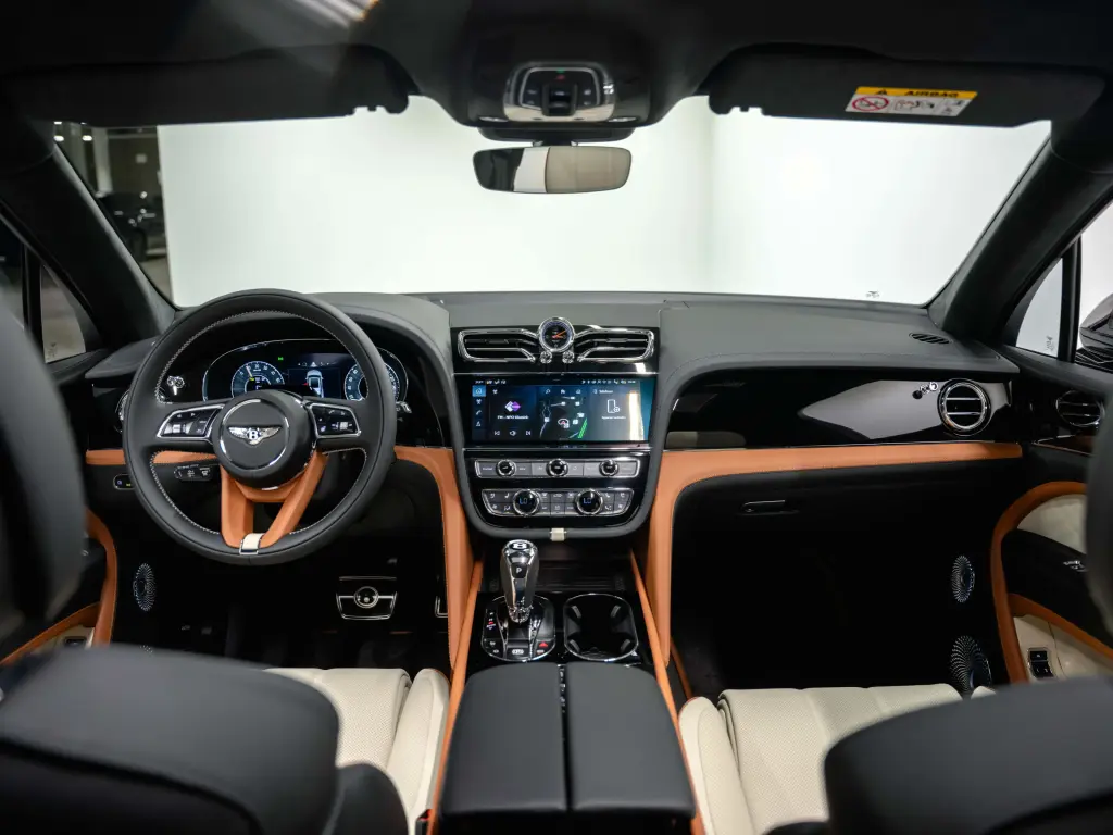 Image for 2027 Bentayga Artenara Edition V6 Hybrid at position 4