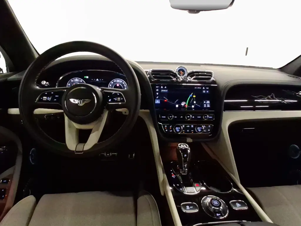 Image for 2027 Bentayga Artenara Edition V8 at position 4
