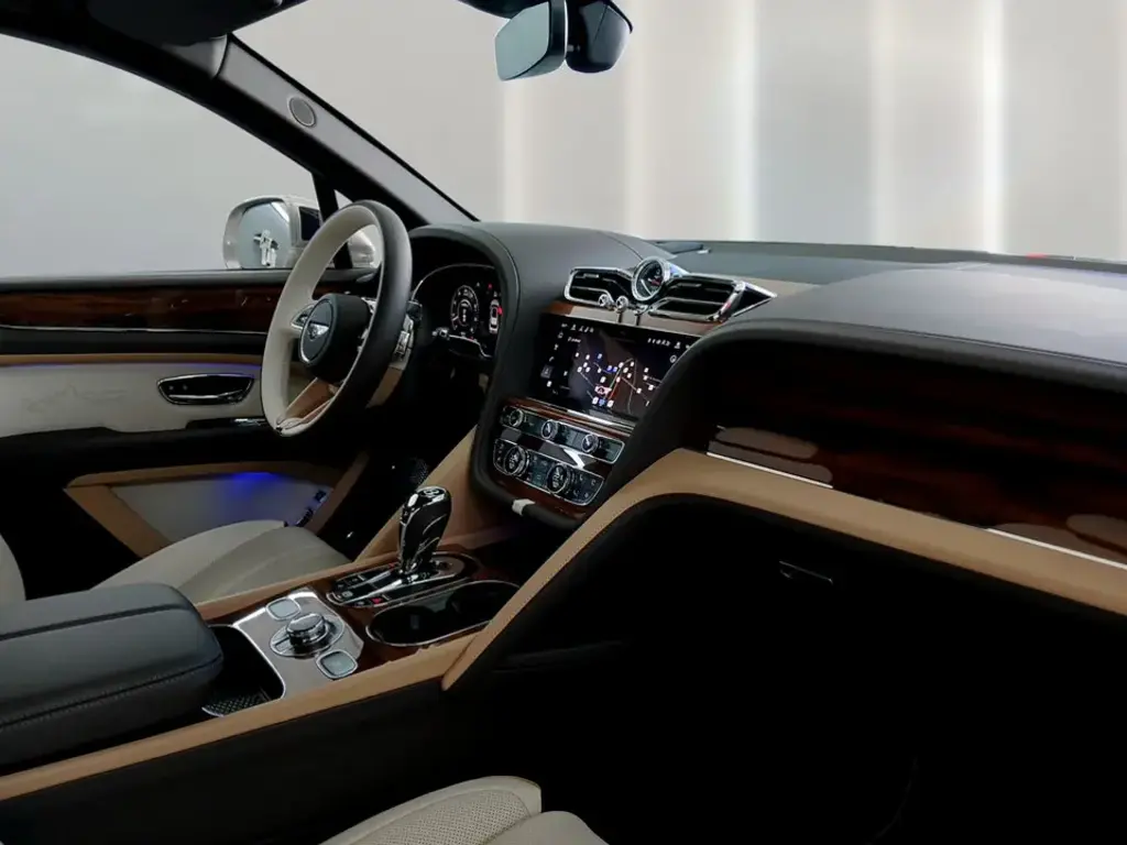 Image for 2027 Bentayga Artenara Edition V8 at position 2