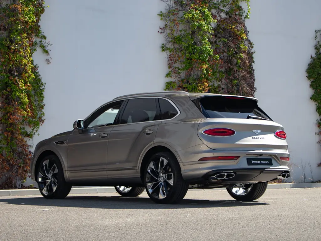 Image for 2027 Bentayga Artenara Edition V8 at position 3