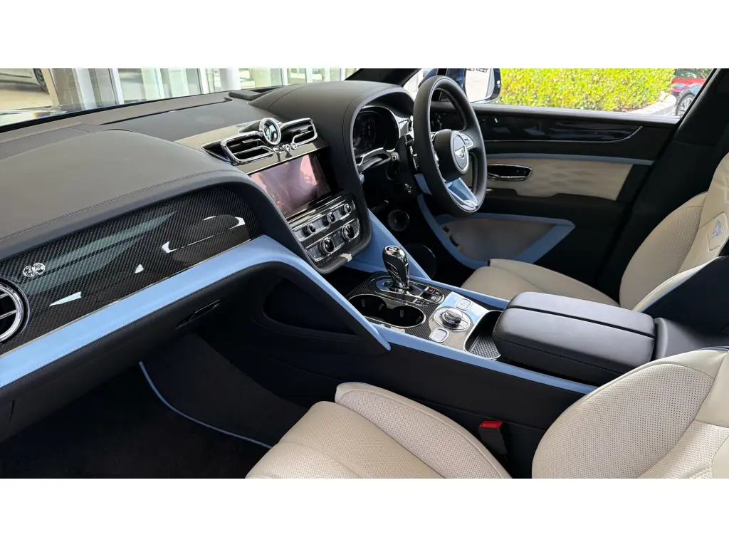 Image for 2027 Bentayga Artenara V8 at position 2