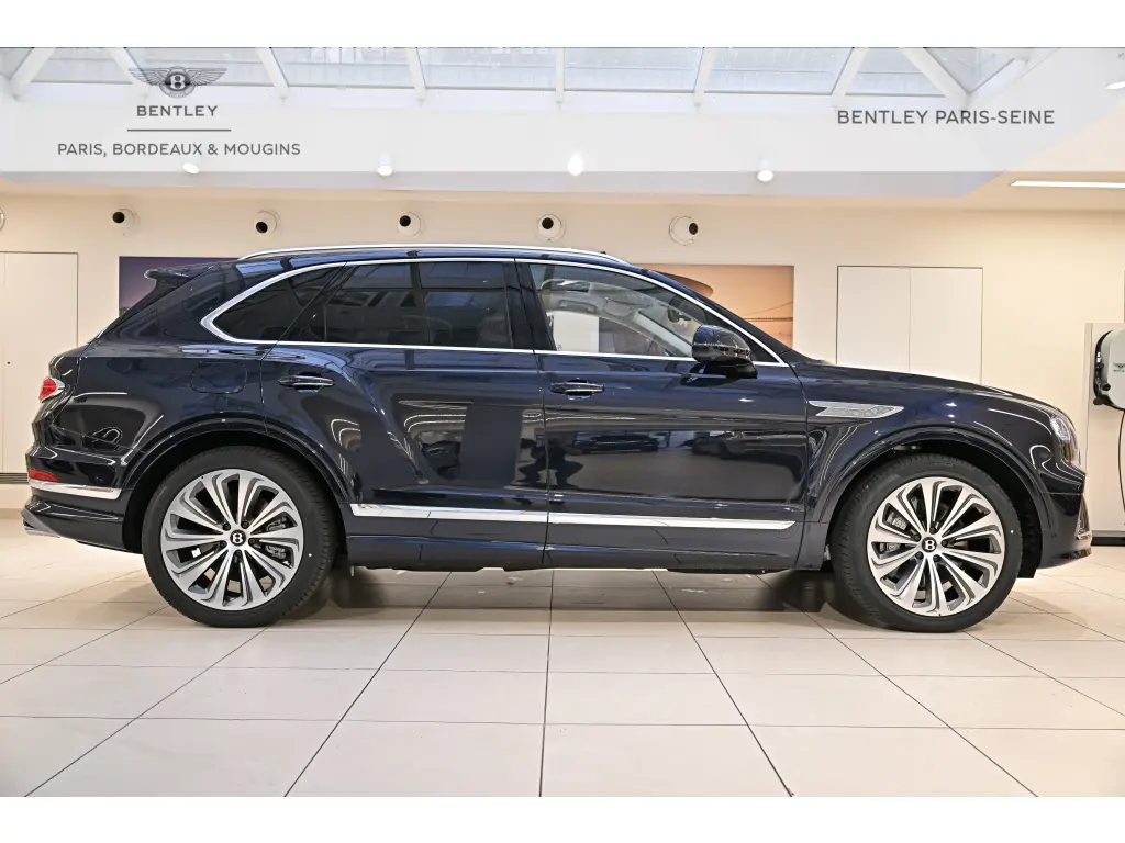 Image for 2026 Bentayga Atelier Edition V6 Hybrid at position 5