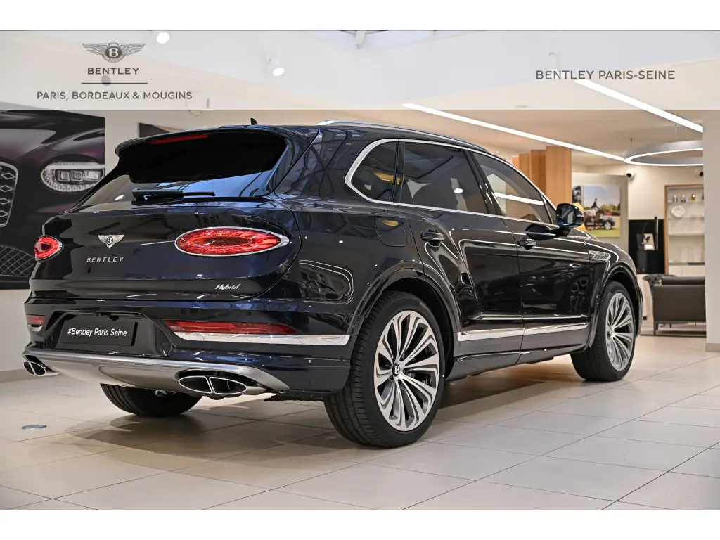 Image for 2026 Bentayga Atelier Edition V6 Hybrid at position 3