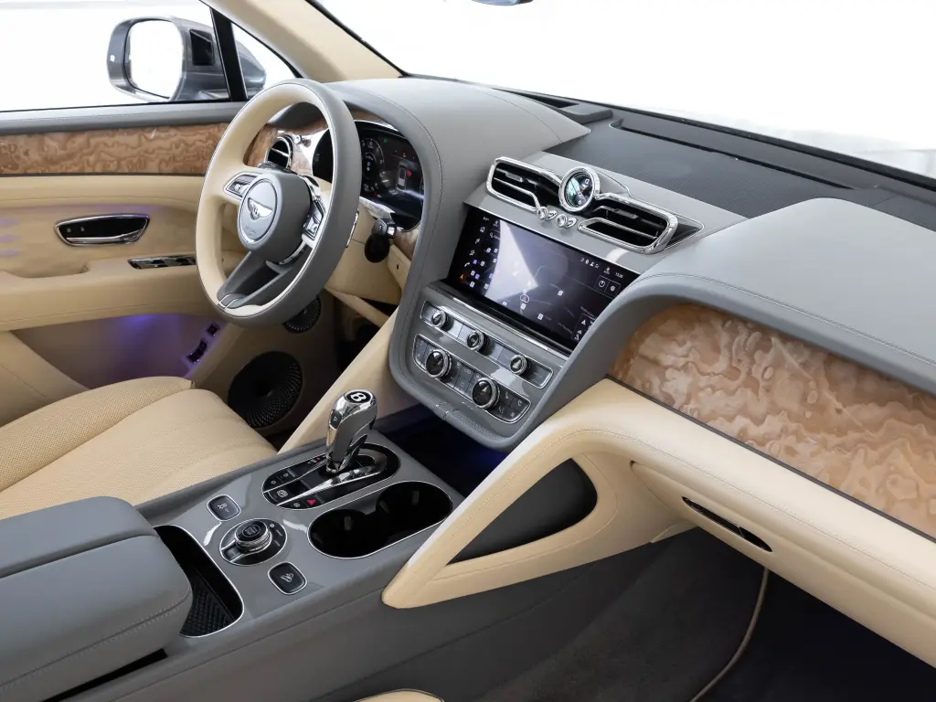 Image for 2025 Bentayga Atelier Edition V8 at position 2
