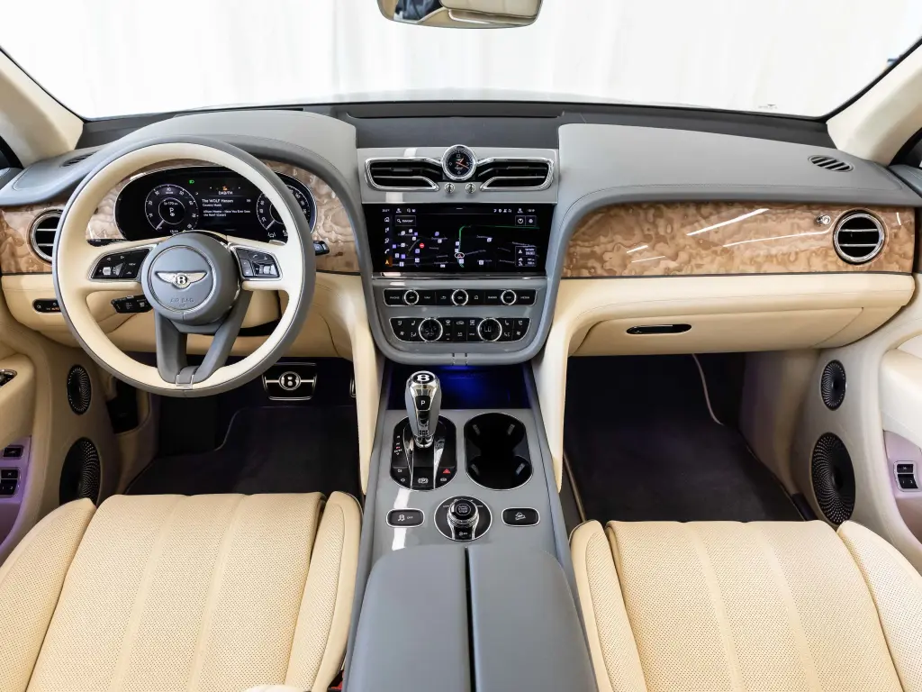 Image for 2025 Bentayga Atelier Edition V8 at position 4