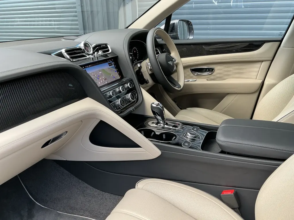 Image for 2025 Bentayga Atelier Edition V8 at position 2