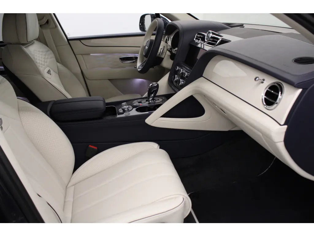 Image for 2025 Bentayga Atelier Edition V8 at position 2
