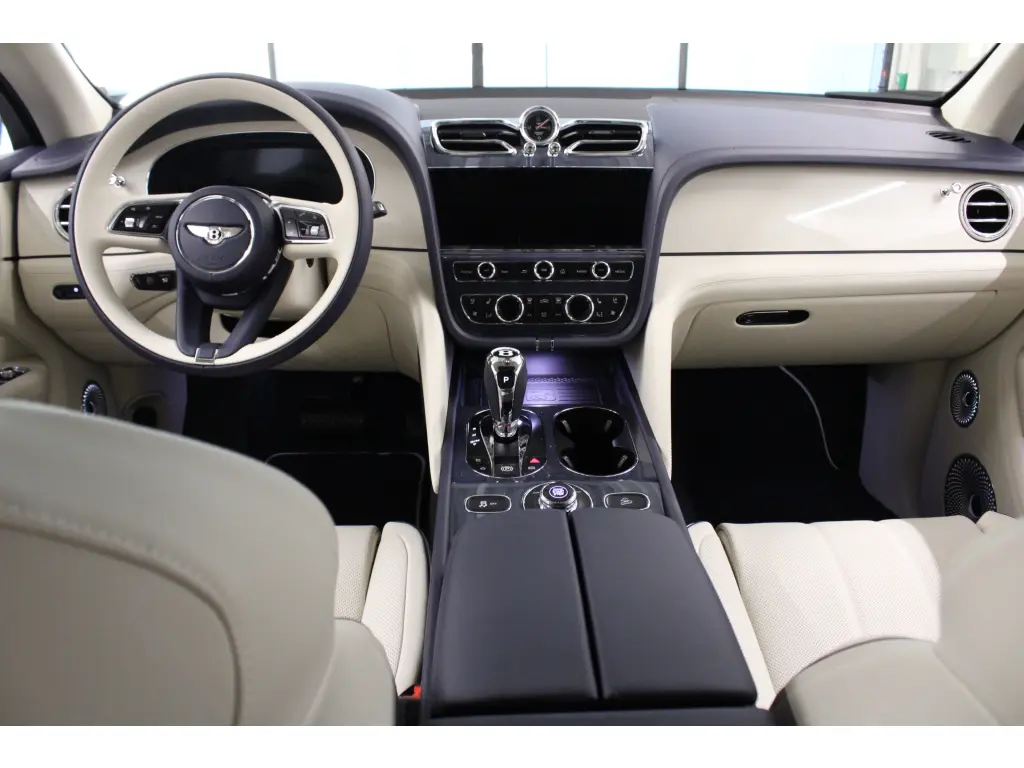 Image for 2025 Bentayga Atelier Edition V8 at position 4
