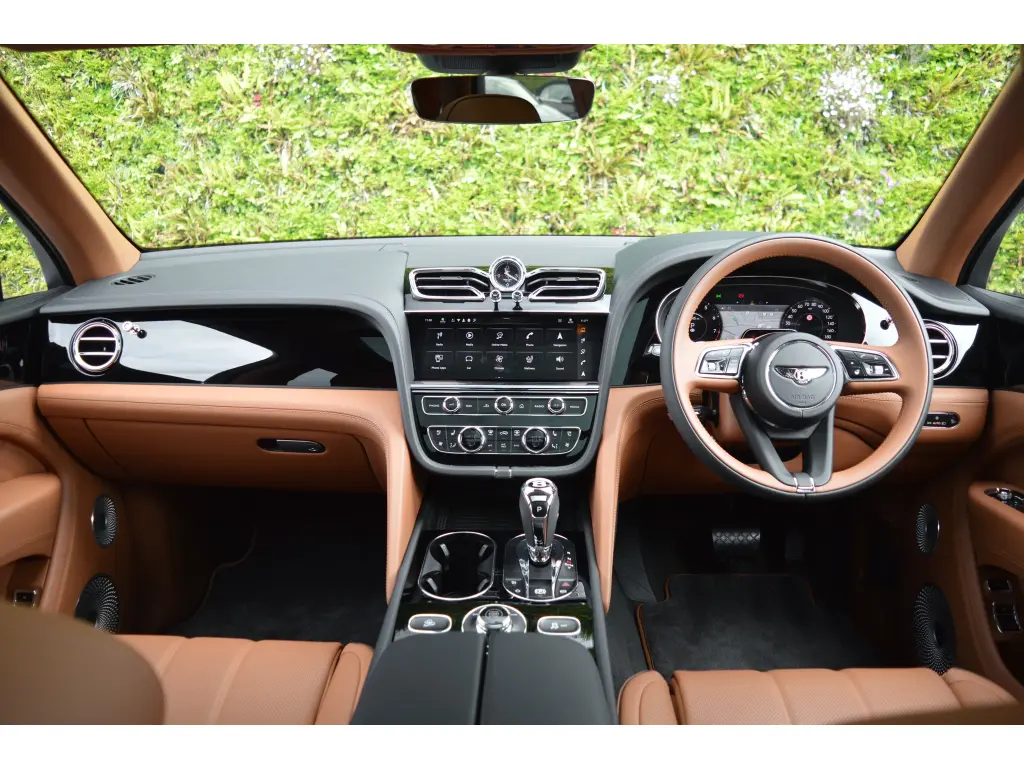 Image for 2026 Bentayga Atelier Edition V8 at position 4
