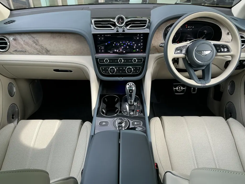 Image for 2023 Bentayga Azure V6 Hybrid at position 4