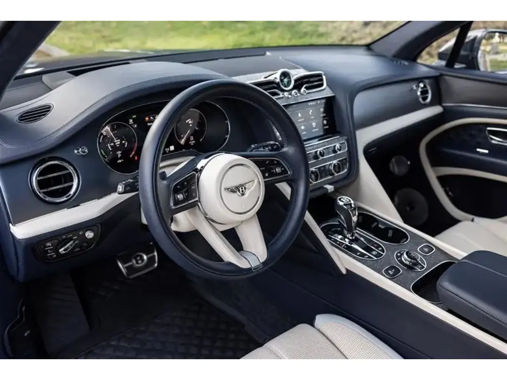 Image for 2023 Bentayga Azure V6 Hybrid at position 2