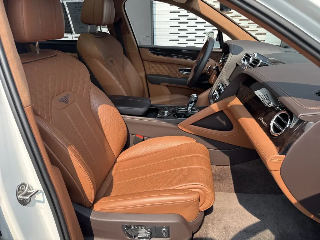 Image for 2023 Bentayga Azure V6 Hybrid at position 2