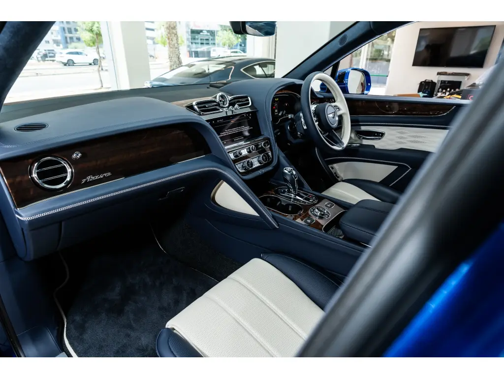 Image for 2024 Bentayga Azure V6 Hybrid at position 2
