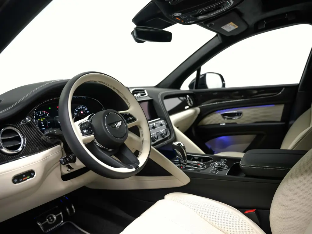 Image for 2026 Bentayga Azure V6 Hybrid at position 2