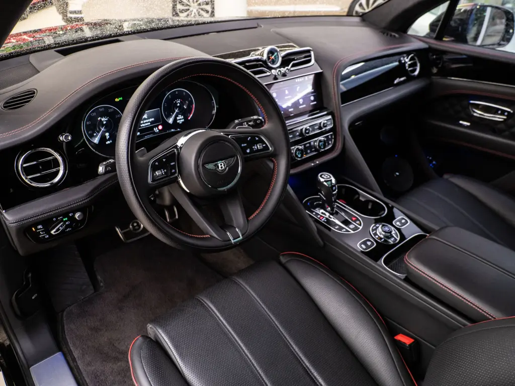 Image for 2023 Bentayga Azure V8 at position 2